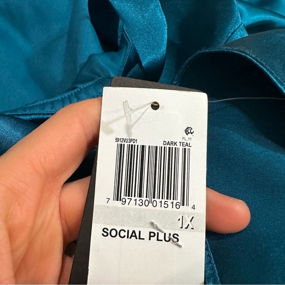 City Studios
Plus Size Ruffled Square-Neck Cold-Shoulder Midi Dress - Picture 5 of 5